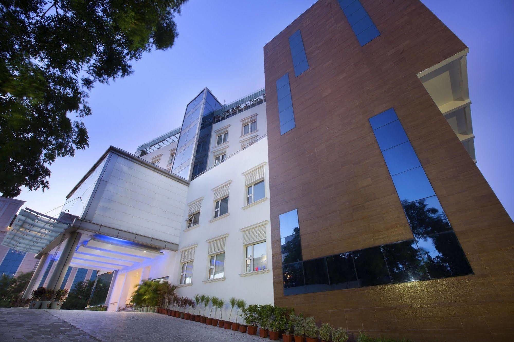 Hotel Atithi Pondicherry Exterior photo